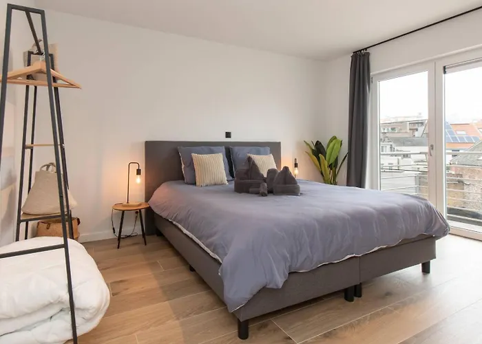 Apartment Luxueus, Ruim Op 350m Het